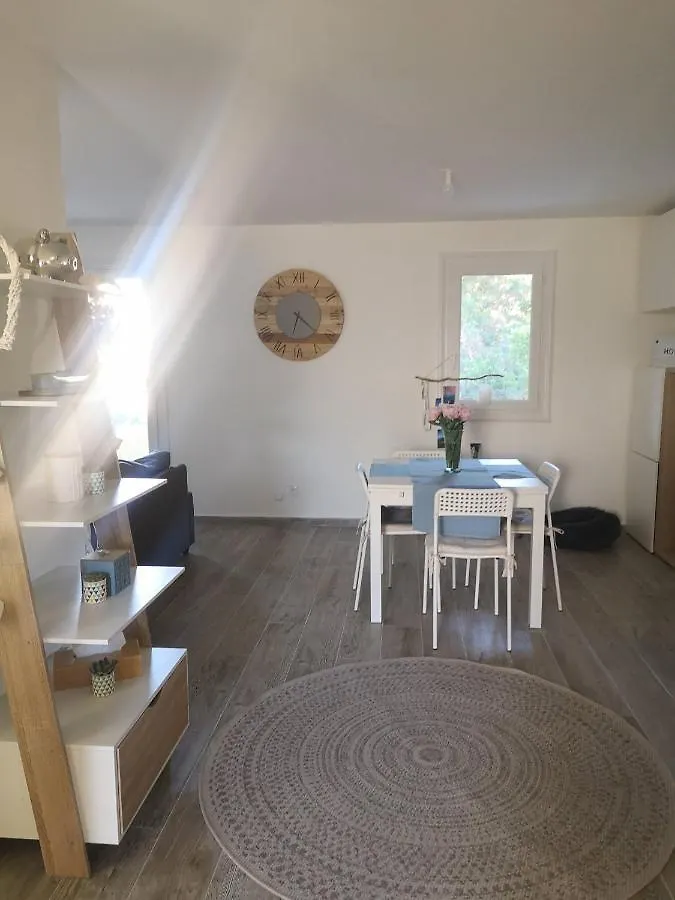 Apartment Appartement Proche Mer Avec Terrasse Et Jardin Privatif Hyeres
