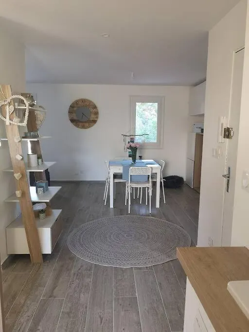 Appartement Proche Mer Avec Terrasse Et Jardin Privatif Hyeres Apartment