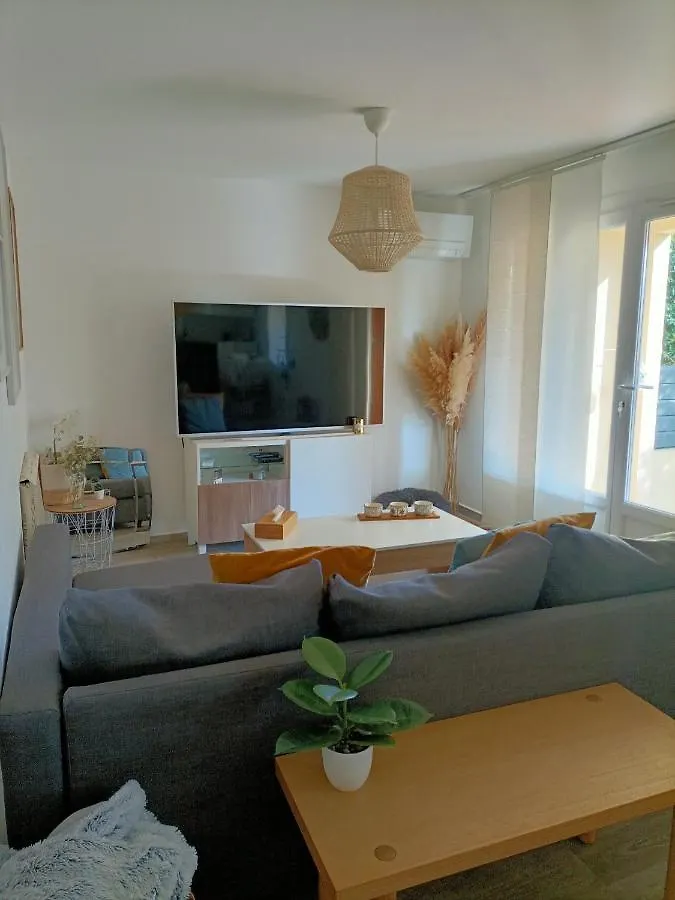 Appartement Proche Mer Avec Terrasse Et Jardin Privatif Hyeres