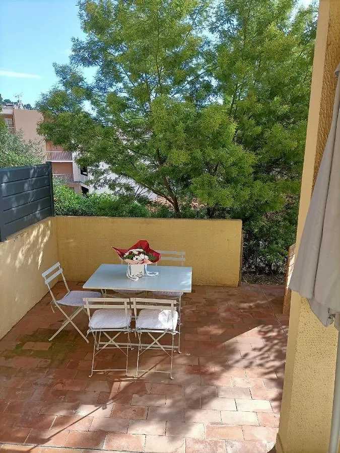 Appartement Proche Mer Avec Terrasse Et Jardin Privatif Hyeres